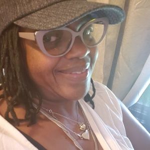 Meet your Posher, Yvette